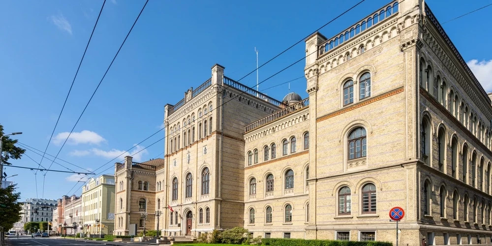 Польская компания получит контракт на ремонт здания Латвийского университета