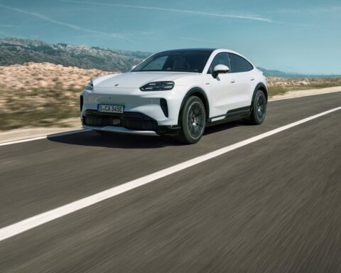 Porsche представляет новый Cayenne Coupé Electric с высокой мощностью и спортивным дизайном