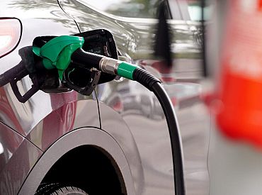 Правительство Германии временно снижает налог на топливо для помощи водителям и предприятиям