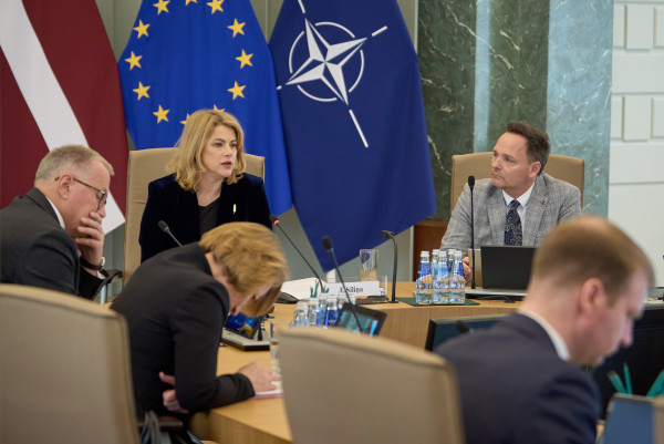 Правительство Латвии сталкивается с новыми кризисами: от экономических до коррупционных скандалов