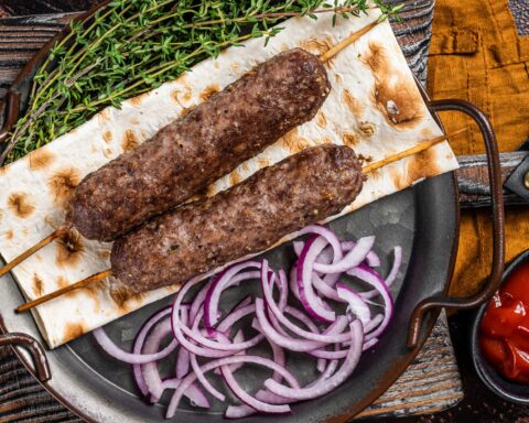 Приготовление люля-кебаба на шпажках в аэрогриле