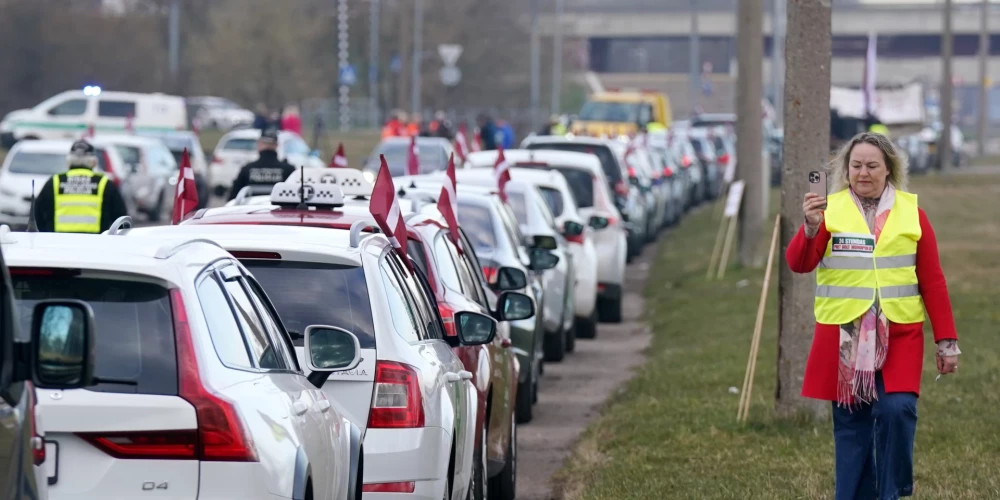 Протест таксистов в Риге против Bolt: требования честности и справедливости в тарифах