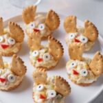 Салат из ветчины на крекерах в форме кролика за 20 минут