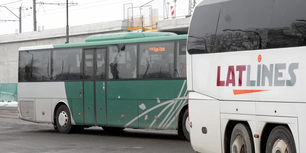 Сокращение автобусных рейсов в регионах Латвии вызывает обеспокоенность местных жителей