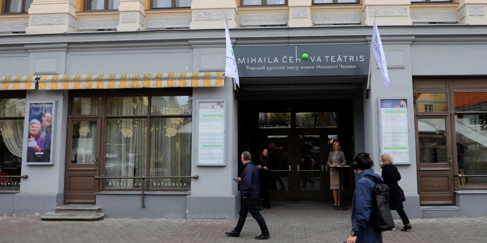 Сотрудники театра Чехова написали открытое обращение после увольнения Сергея Голомазова