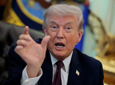 Трамп вводит пошлины до 100% на импорт медикаментов, соглашения смягчают условия для некоторых компаний