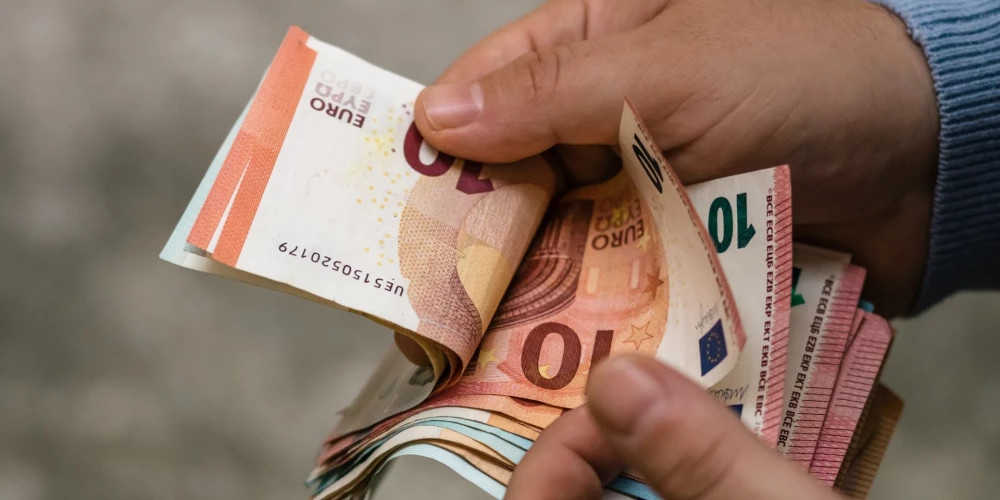 В Латвии обсуждают возможность запрета на выдачу нескольких быстрых кредитов в день