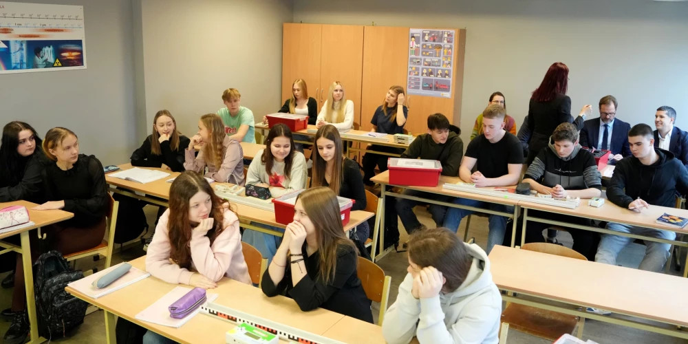 В Латвии выберут 20 школ для внедрения искусственного интеллекта в образовательный процесс