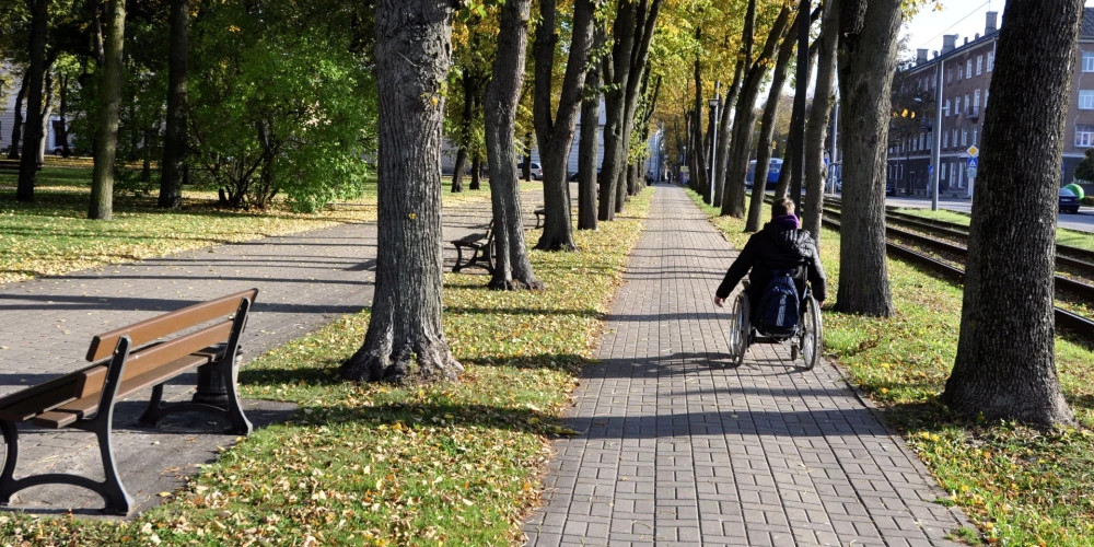 В Латвии зафиксировано 10 005 детей с инвалидностью, большинство из них 17-летние