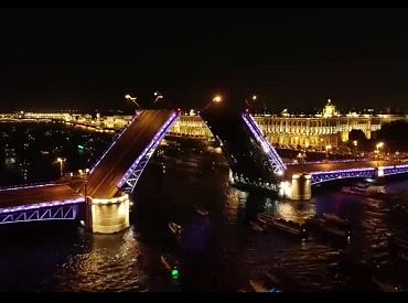 В Петербурге задержали девушку за публикацию фото с куличом и фаллоимитатором