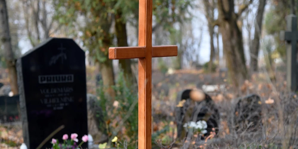 В Риге наблюдается нехватка мест на кладбищах и возможность повторного использования захоронений