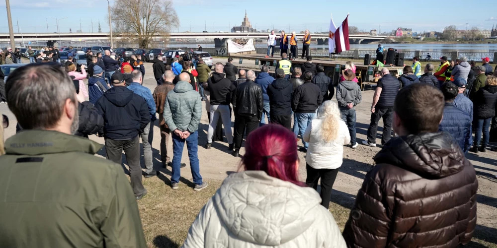 В Риге таксисты протестуют против Bolt из-за роста цен и требований к правительству