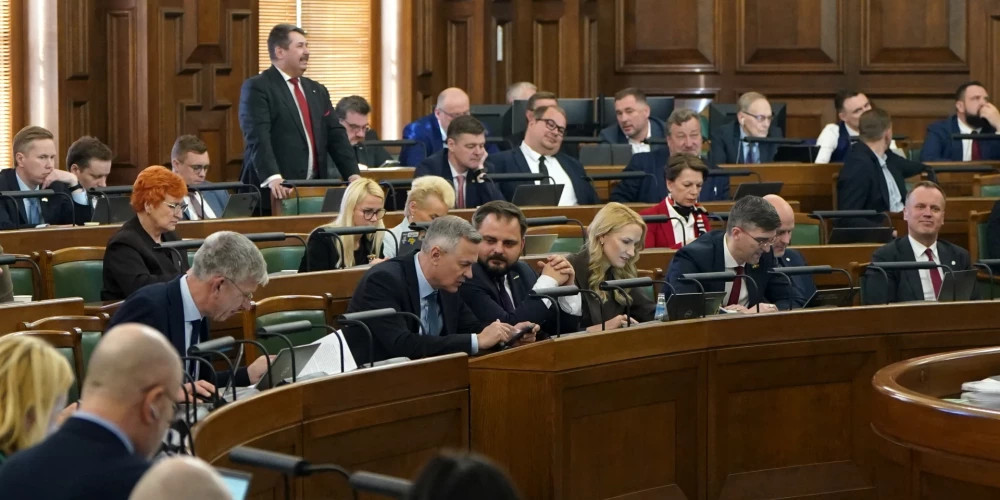 В Сейме Латвии начался спор о возможности использования пенсионных накоплений на лечение