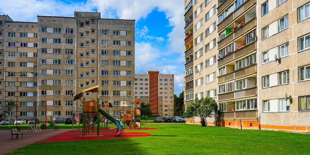 В Вентспилсе планируют обновление жилого фонда и благоустройство дворов в 2023 году