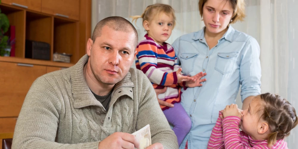 Выгорание среди специалистов: Латвия вводит новые меры для борьбы с зависимостями и психическими расстройствами