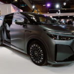 XPENG P7+ представлен в Риге на выставке Auto 2026