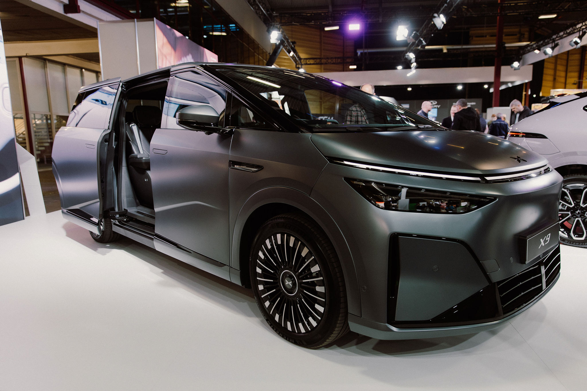 XPENG P7+ представлен в Риге на выставке Auto 2026