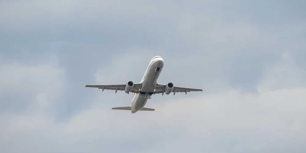 Забастовка пилотов авиакомпании вызывает отмену рейсов из Риги, но не затрагивает направления на Ближний Восток