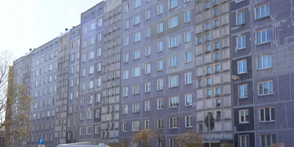 Жители Латвии продолжают требовать отмены налога на единственное жильё