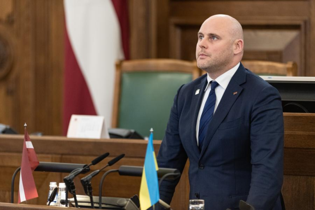 Андрис Кулбергс обедает в "Лидо" под охраной телохранителей