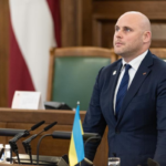 Андрис Кулбергс обедает в "Лидо" под охраной телохранителей