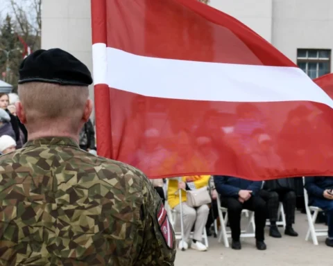 Ассоциация российских эмигрантов в Латвии утверждает, что им не нужны тираны и убийцы для защиты.