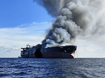 Британия смягчила санкции против российской нефти из-за кризиса в Ормузе