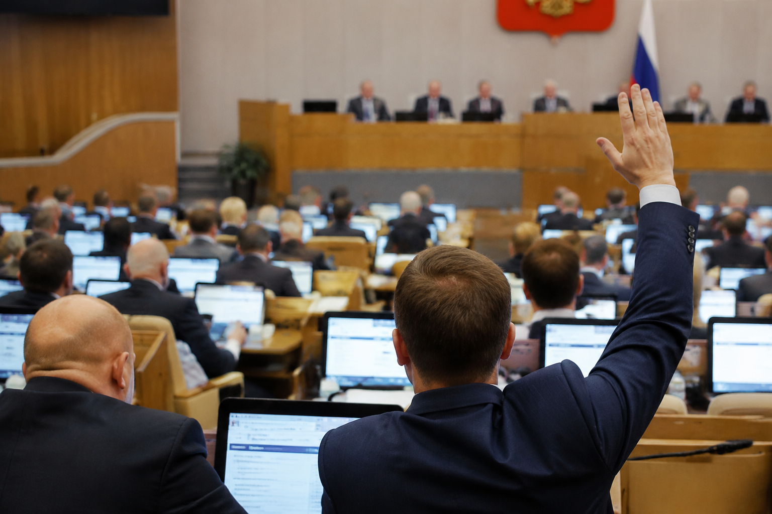 Госдума одобрила рост сверхурочной работы до 240 часов в год на фоне кадрового кризиса и инфляции