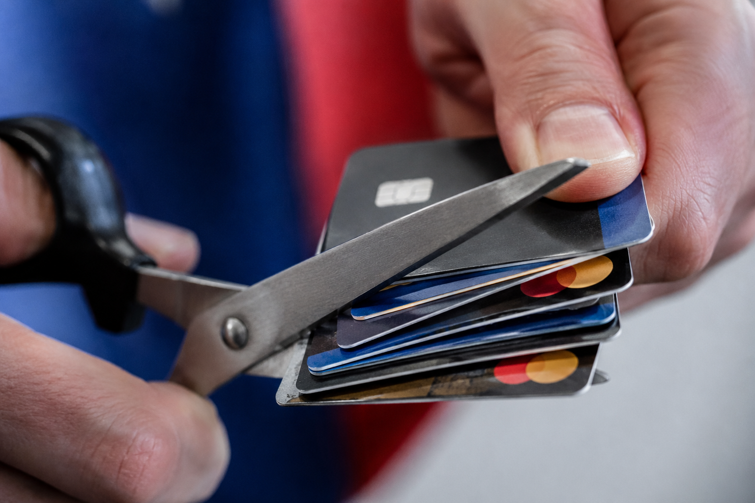 Россия готовится к полному отказу от Visa и Mastercard: что стоит за решением ЦБ