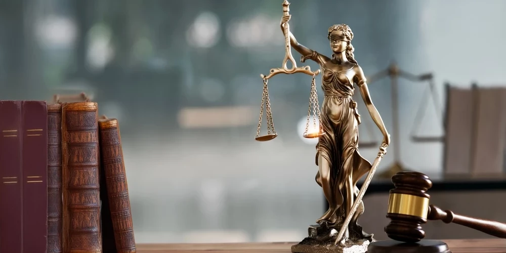 Государство предлагает жителям Латвии бесплатную юридическую помощь при форс-мажоре