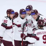 Латвия победила Венгрию и вышла в четвертьфинал чемпионата мира по хоккею 2026 года