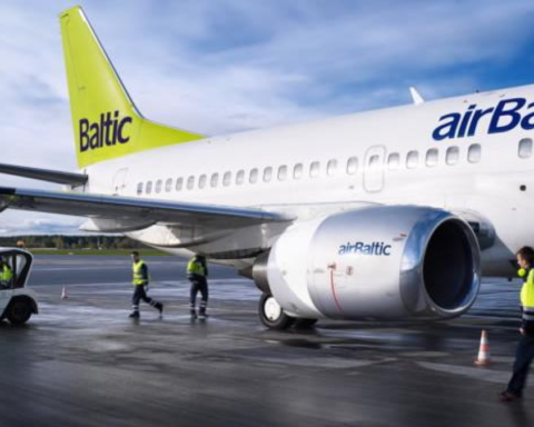 Латвия продолжает переговоры с Эстонией и Литвой о поддержке airBaltic