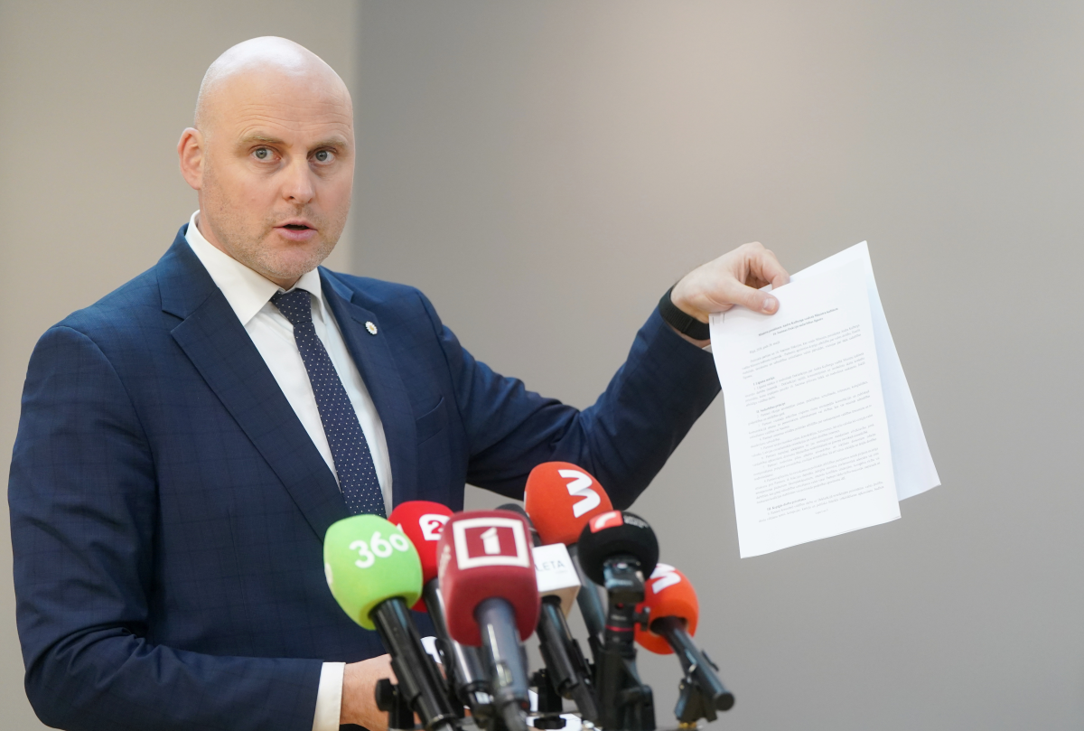 Новое правительство Кулбергса запускает квоты на иностранцев и базовые пенсии для пожилых граждан