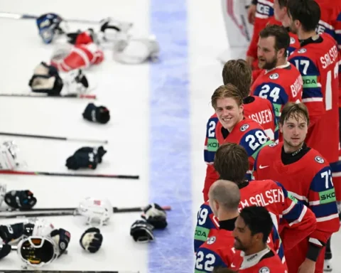 Определены полуфиналы чемпионата мира по хоккею в Швейцарии