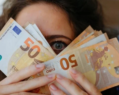 Опрос показал, что 26% женщин и 20% мужчин в Латвии испытывают финансовый стресс