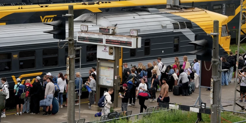 Пассажиров общественного транспорта в Латвии не оставят на дороге при воздушной тревоге
