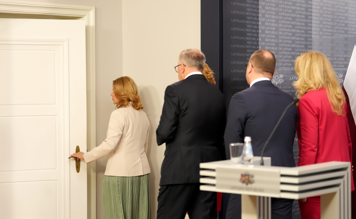 Правительство Латвии потеряло большинство в Сейме после отставки премьера Эвики Силини