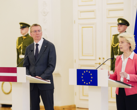 Ринкевич призвал ЕС предоставить финансовую помощь Латвии из-за ущерба от дронов