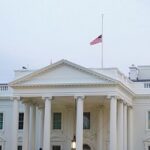 Секретная служба США застрелила нападавшего возле Белого дома