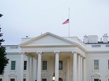 Секретная служба США застрелила нападавшего возле Белого дома