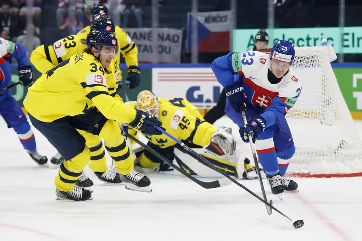 Швеция вышла в четвертьфинал чемпионата мира, Латвия ожидает соперника