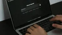 Условия труда в Украине: 69% работников не опасаются замены ИИ