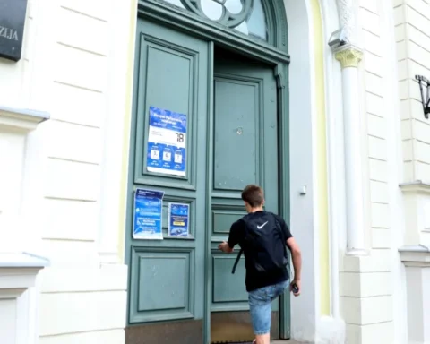 Утвержден порядок приема заявок на конкурс для поступления в 10-е классы школ Риги