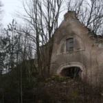 В Латвии сохранились руины усадьбы, основанной вдовой герцога Якоба в XVII веке