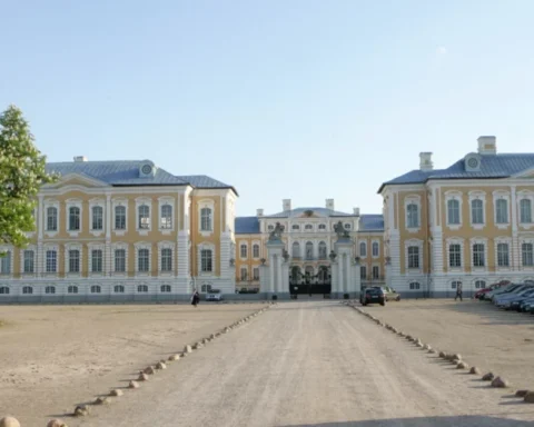 В Рундале пройдет праздник латвийских виноделов с мастер-классами и выступлением Жоржа Сиксны