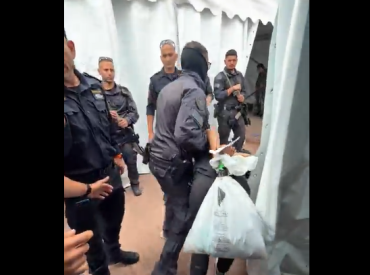 Видео с задержанными активистами флотилии "Сумуд" вызвало международный скандал и осуждение Израиля