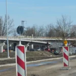 Водителям рекомендовано учитывать затруднения на въезде в Ригу из-за строительства Южного моста