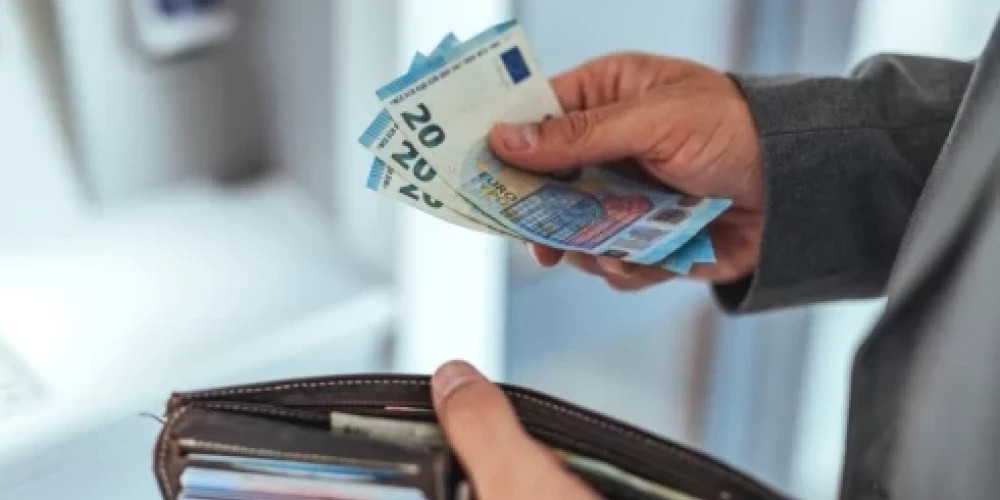 Взыскатели долгов могут получить доступ к накоплениям второго пенсионного уровня в Латвии