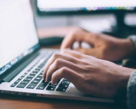Эксперт призывает проверить государственные расходы на IT-проекты в Латвии