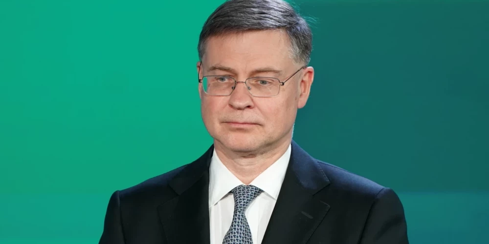 Еврокомиссар Домбровскис призвал Латвию пересмотреть бюджет Rail Baltica